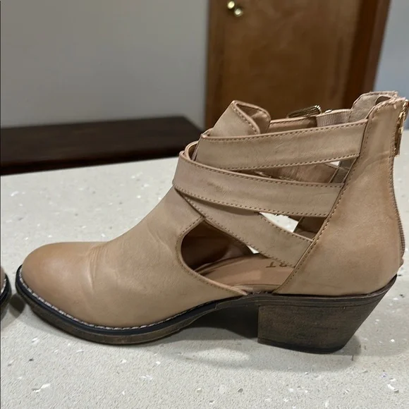 Tan Ankle Boots with Strappy Design and Chunky Heel - Picture 4 of 8